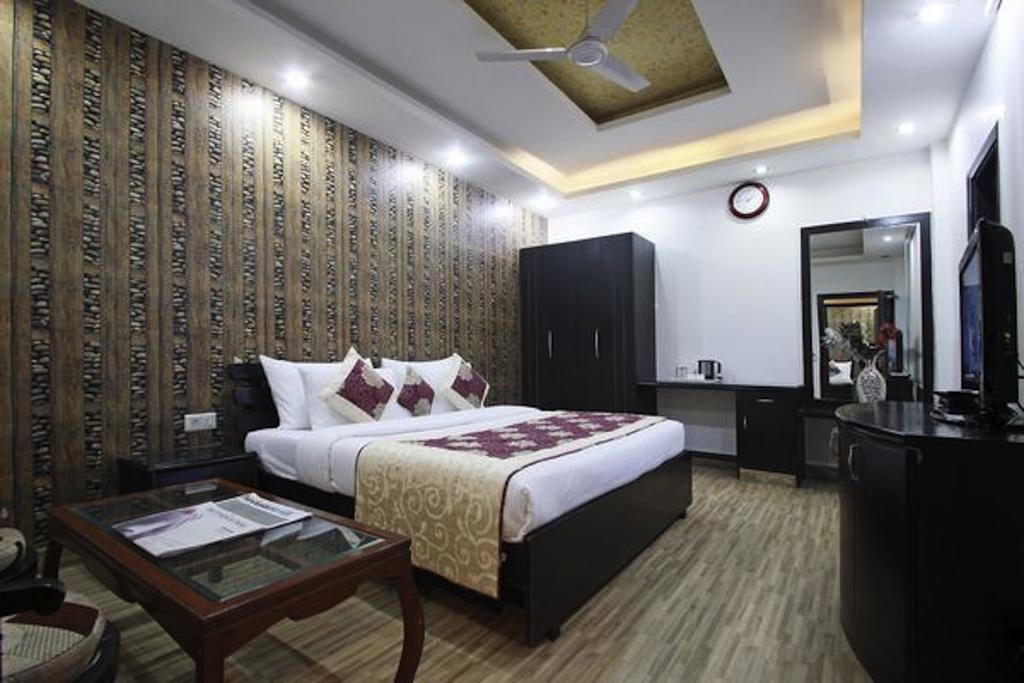 Hotel Universe Inn New Delhi Bagian luar foto