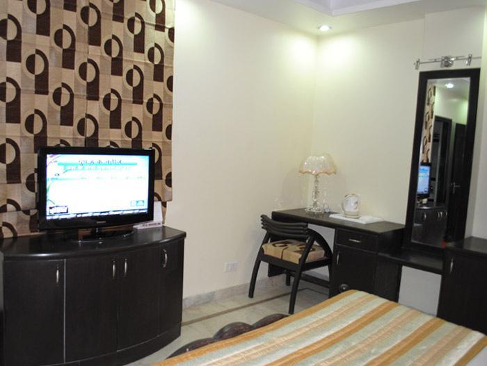 Hotel Universe Inn New Delhi Bagian luar foto